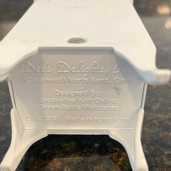 Dollhouse Metal Antique Monitor Top Refrigerator - with removable door and racks - Picture 6 of 11